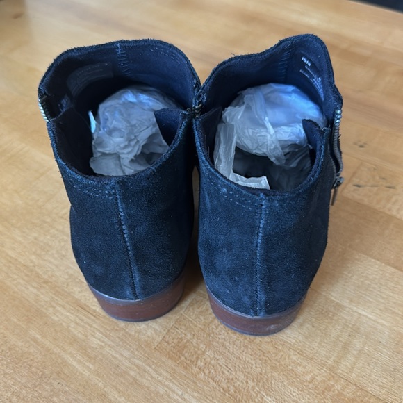 Lightly used Minnetonka Women’s Boot - Picture 3 of 3